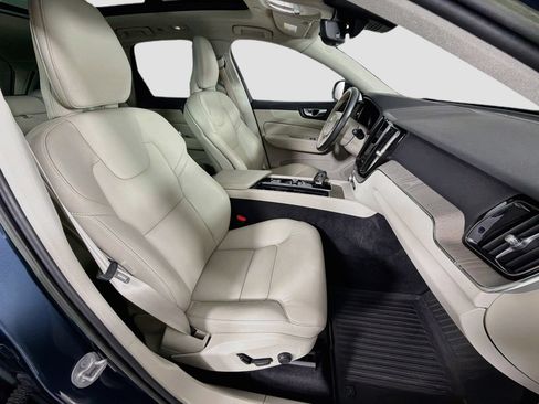Certified 2023 Volvo XC60 B5 Plus w/ Climate Package FWD image 28