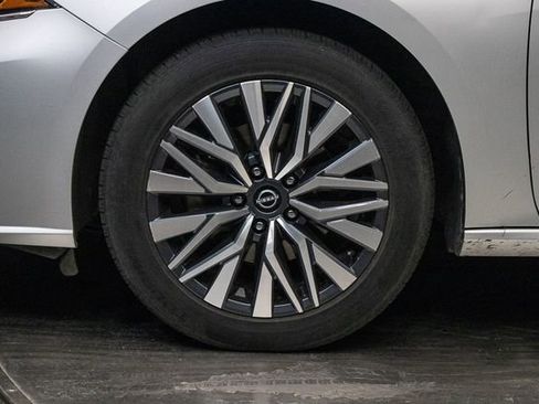 Used 2024 Nissan Altima 2.5 SV AWD/4WD image 8
