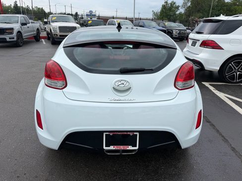 Used 2012 Hyundai Veloster w/ Style Pkg FWD image 6