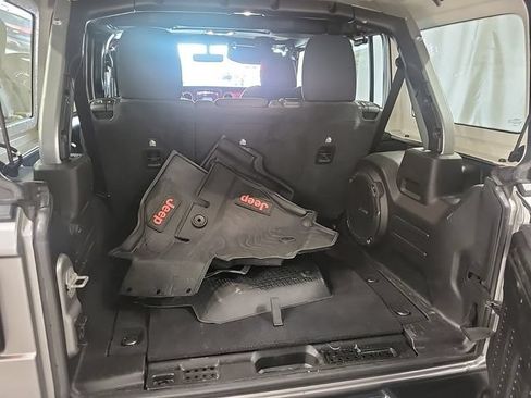 Used 2020 Jeep Wrangler Unlimited Rubicon AWD/4WD image 12
