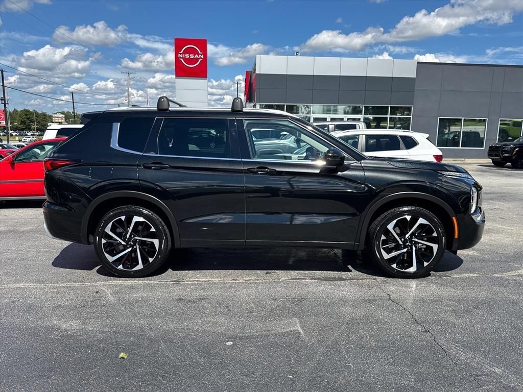 Used 2022 Mitsubishi Outlander SEL AWD/4WD image 2