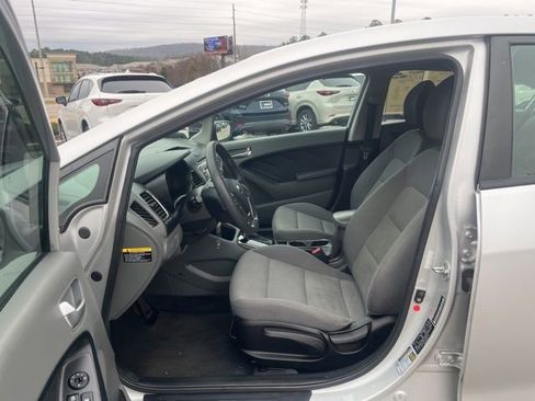 Used 2017 Kia Forte LX image 20