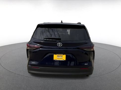 Used 2025 Toyota Sienna XLE FWD image 12