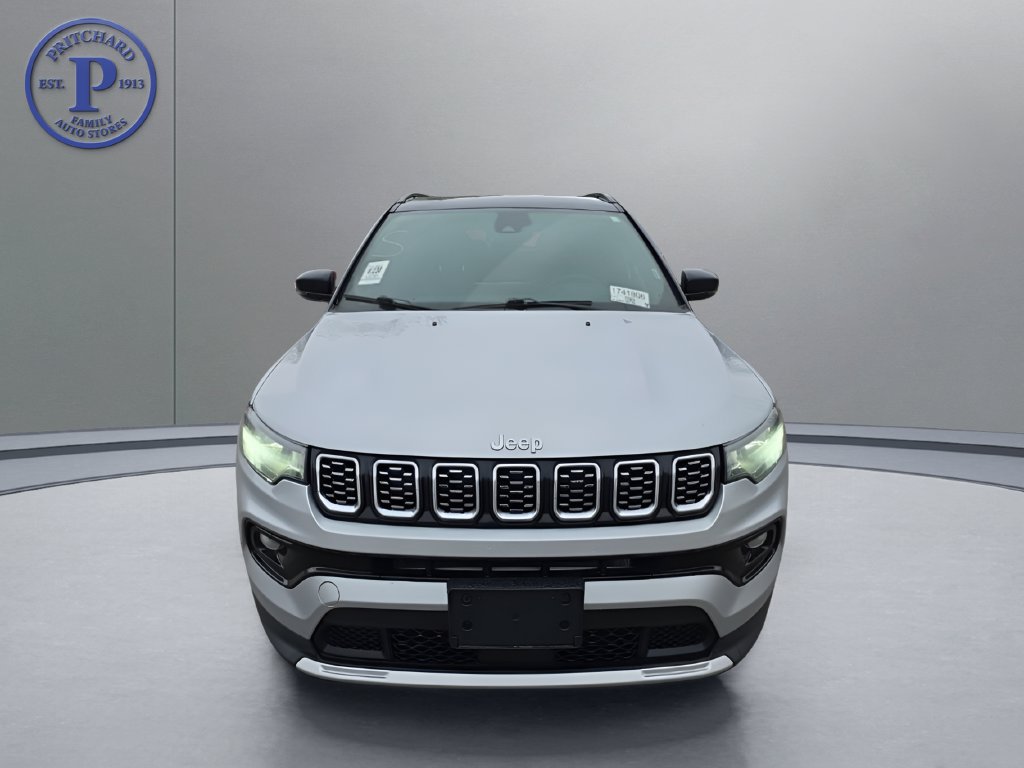 Used 2025 Jeep Compass Limited AWD/4WD image 2
