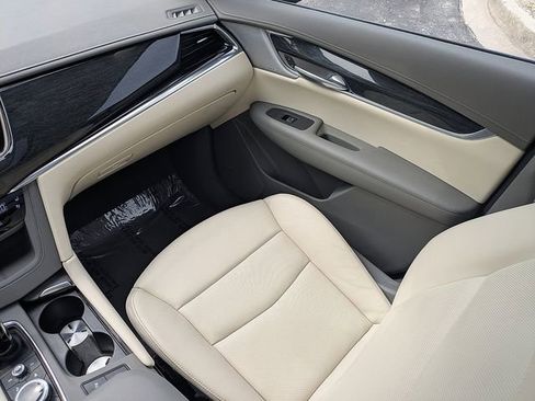 Certified 2023 Cadillac XT6 Premium Luxury w/ Technology Package FWD image 18