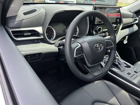 New 2026 Toyota Highlander XLE AWD/4WD image 13