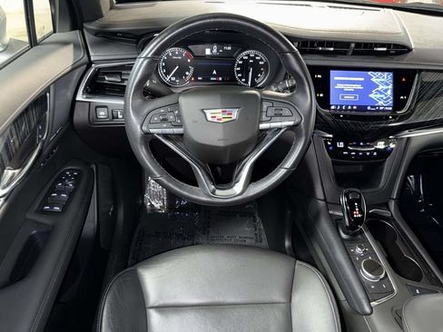 Used 2025 Cadillac XT6 Premium Luxury AWD/4WD image 4