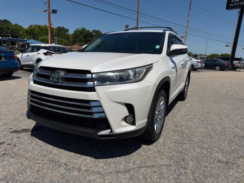 Used 2017 Toyota Highlander Limited AWD/4WD image 10