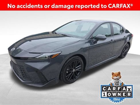 Used 2025 Toyota Camry SE FWD image 1
