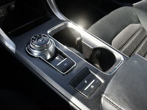 Used 2020 Ford Fusion SE image 30