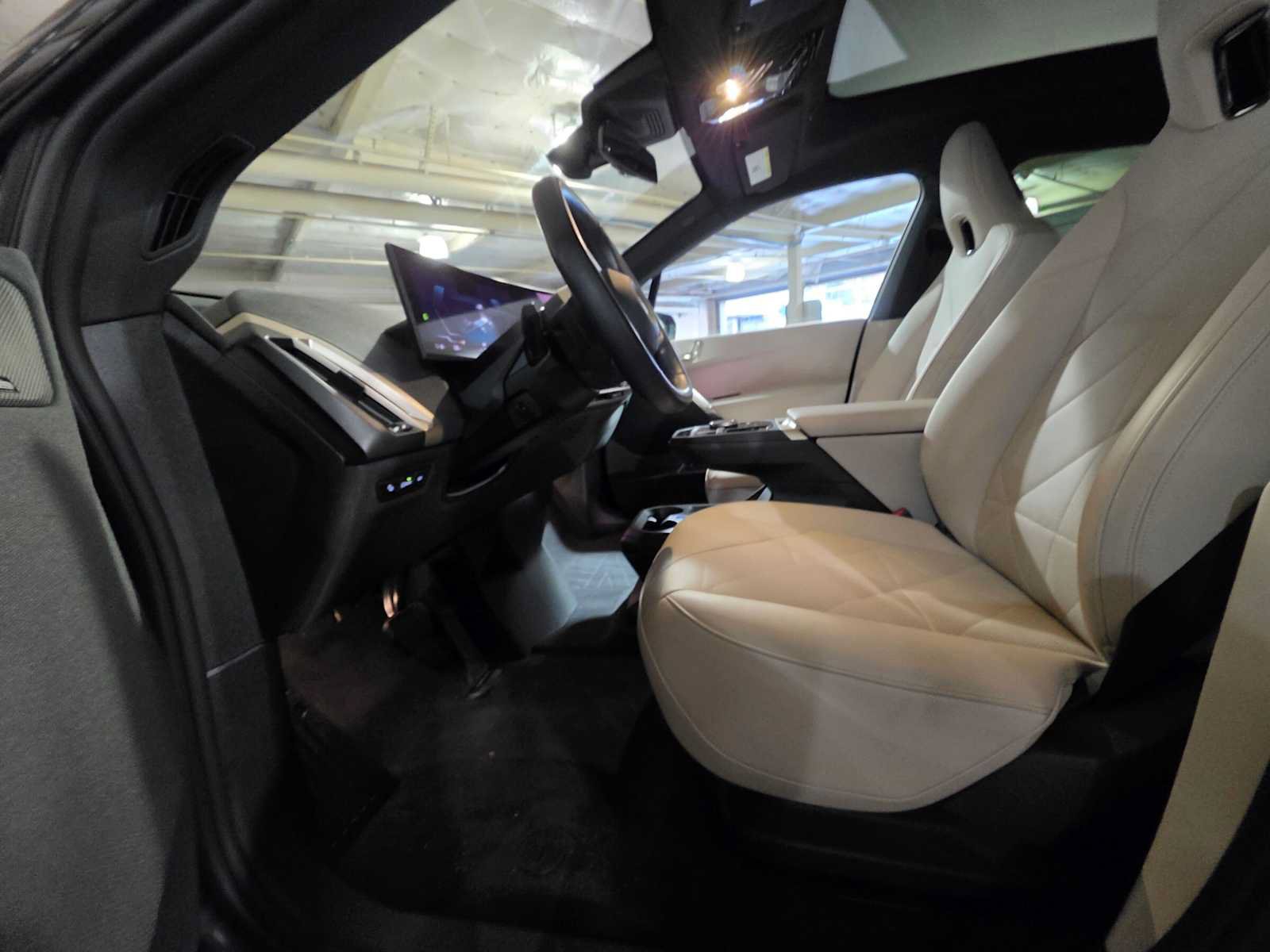 Used 2024 BMW iX xDrive50 w/ Sport Package AWD/4WD image 21