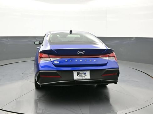 Certified 2025 Hyundai Elantra SE w/ Cargo Package FWD image 7