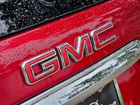 Used 2023 GMC Terrain SLE w/ Driver Convenience Package FWD image 28