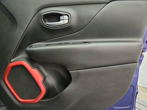 Used 2017 Jeep Renegade Trailhawk AWD/4WD image 24
