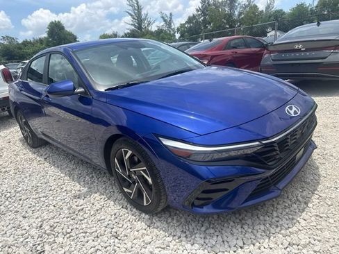 Used 2025 Hyundai Elantra SEL FWD image 3