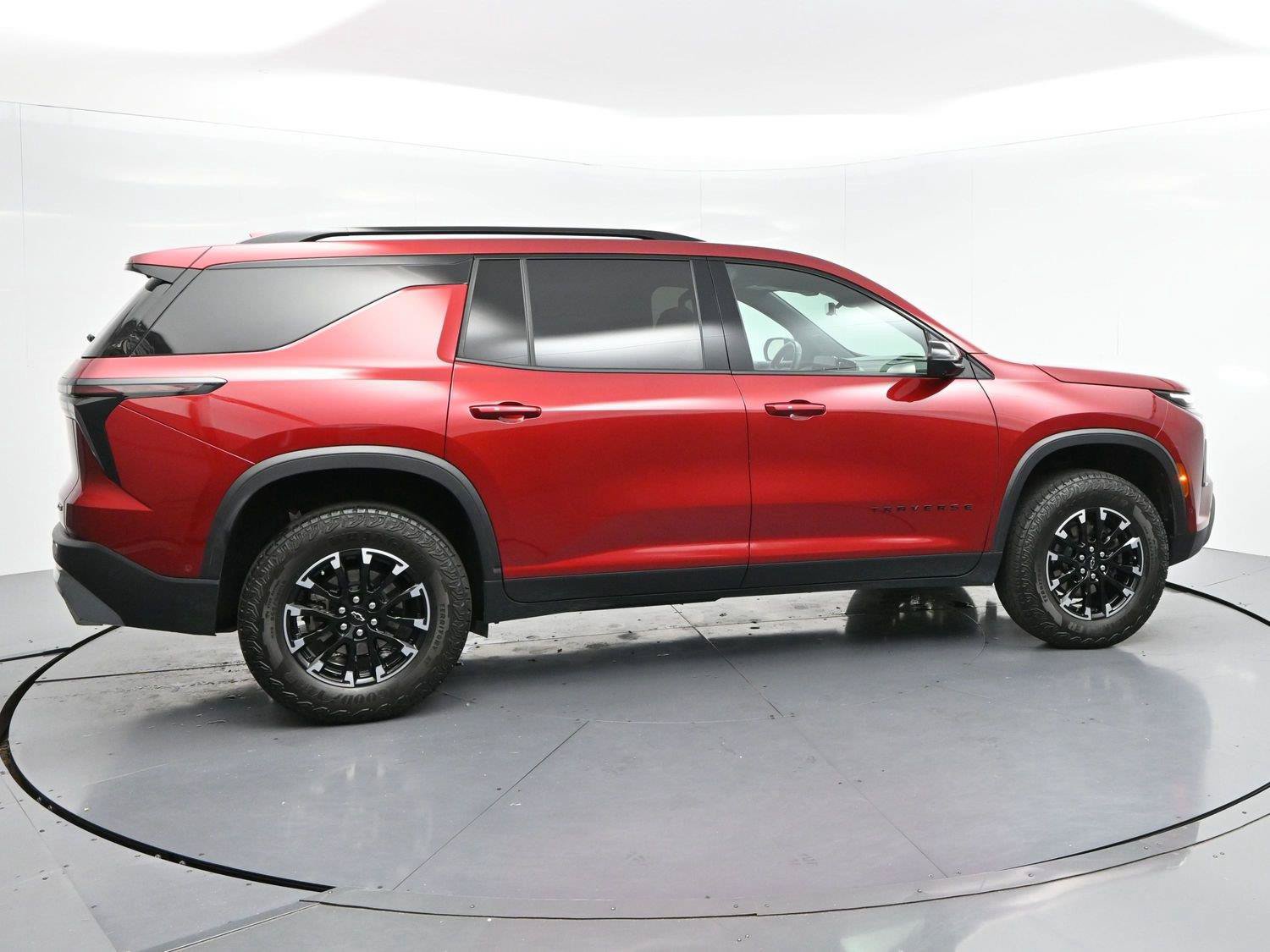 Used 2024 Chevrolet Traverse Z71 w/ Enhanced Driving Package AWD/4WD image 8