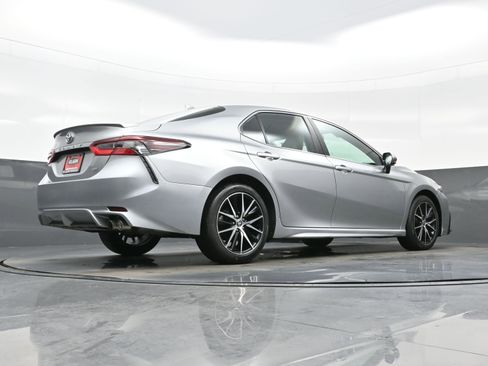 Used 2024 Toyota Camry SE image 31