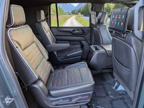 Used 2025 GMC Yukon XL AT4 Ultimate AWD/4WD image 18