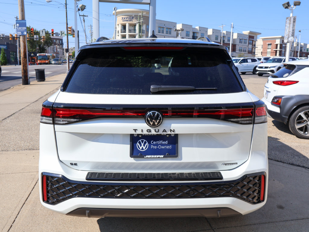 Certified 2025 Volkswagen Tiguan SE R-Line AWD/4WD image 4