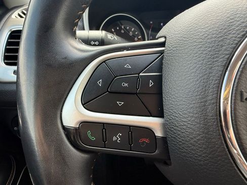 Used 2018 Jeep Compass Latitude AWD/4WD image 13