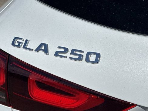 Used 2021 Mercedes-Benz GLA 250 GLA 250 w/ Premium Package image 33