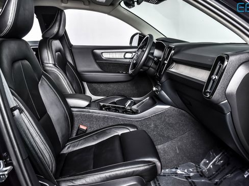 Used 2024 Volvo XC40 B5 Ultimate w/ Protection Package Premier image 25