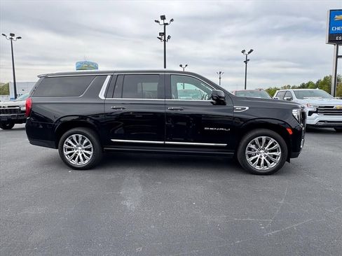 Used 2023 GMC Yukon XL Denali w/ LPO, Floor Liner Package AWD/4WD image 2