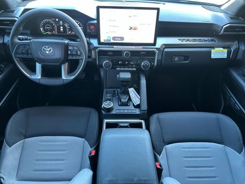 Used 2025 Toyota Tacoma TRD Off-Road image 12