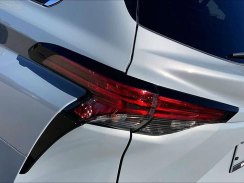 Used 2024 Toyota Sienna XSE image 28