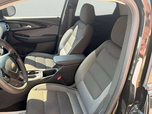 Used 2022 Chevrolet TrailBlazer LT w/ LPO, Blackout Package FWD image 11