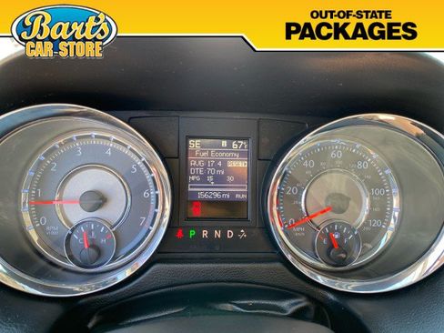Used 2013 Chrysler Town & Country Touring FWD image 33