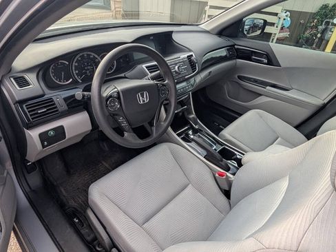 Used 2017 Honda Accord LX image 17