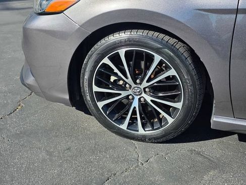 Used 2019 Toyota Camry SE w/ Carpet Mat Package FWD image 5