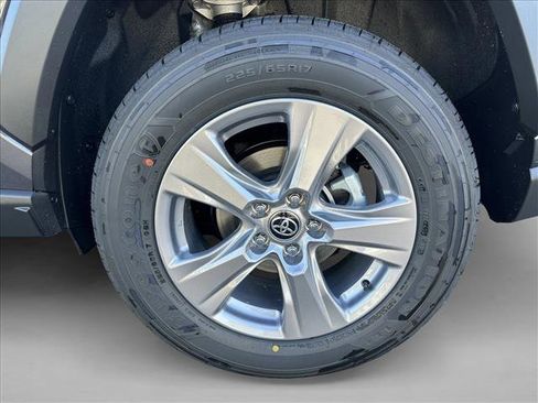 Used 2025 Toyota RAV4 XLE image 9