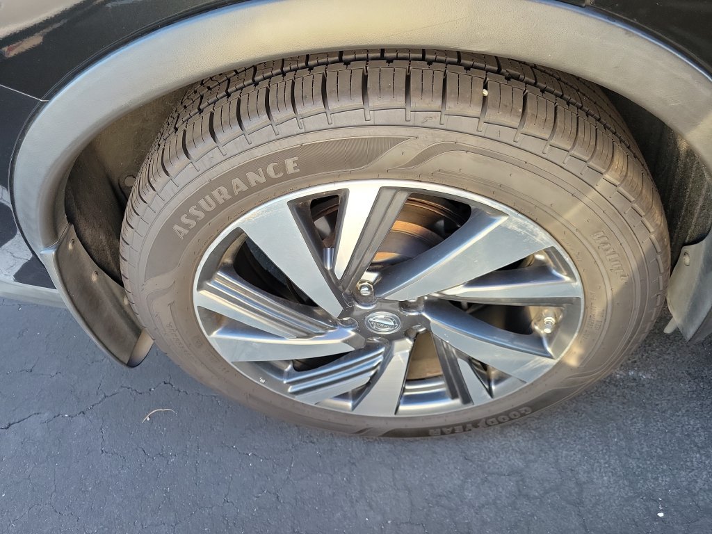 Used 2015 Nissan Murano Platinum w/ Platinum Technology Package FWD image 12