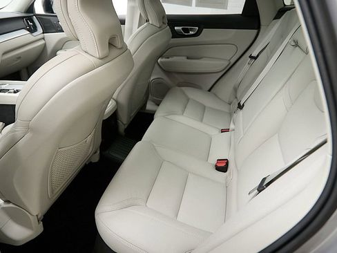 Certified 2024 Volvo XC60 T8 Ultimate w/ Protection Package Premier image 22