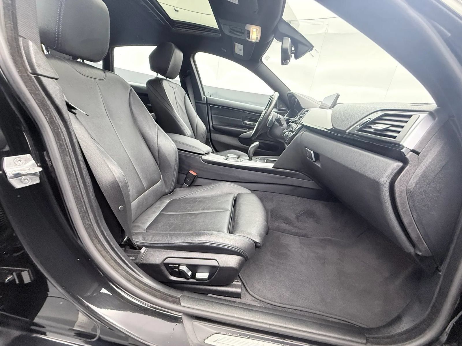 Used 2020 BMW 440i Gran Coupe xDrive w/ M Sport Package AWD/4WD image 10