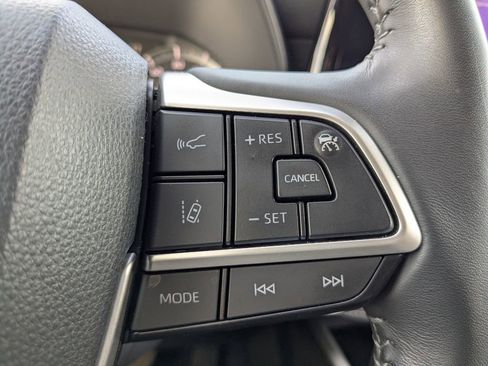 Used 2024 Toyota Highlander LE image 28