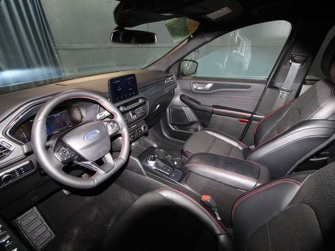 Used 2025 Ford Escape ST-Line w/ Equipment Group 301A FWD image 2