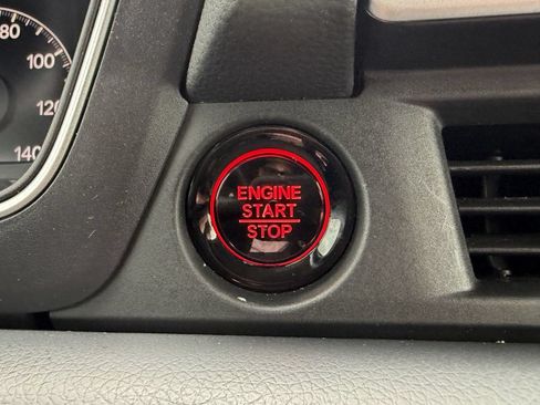 Used 2025 Honda Pilot Touring image 27