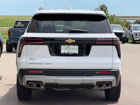 Used 2025 Chevrolet Traverse LT AWD/4WD image 8