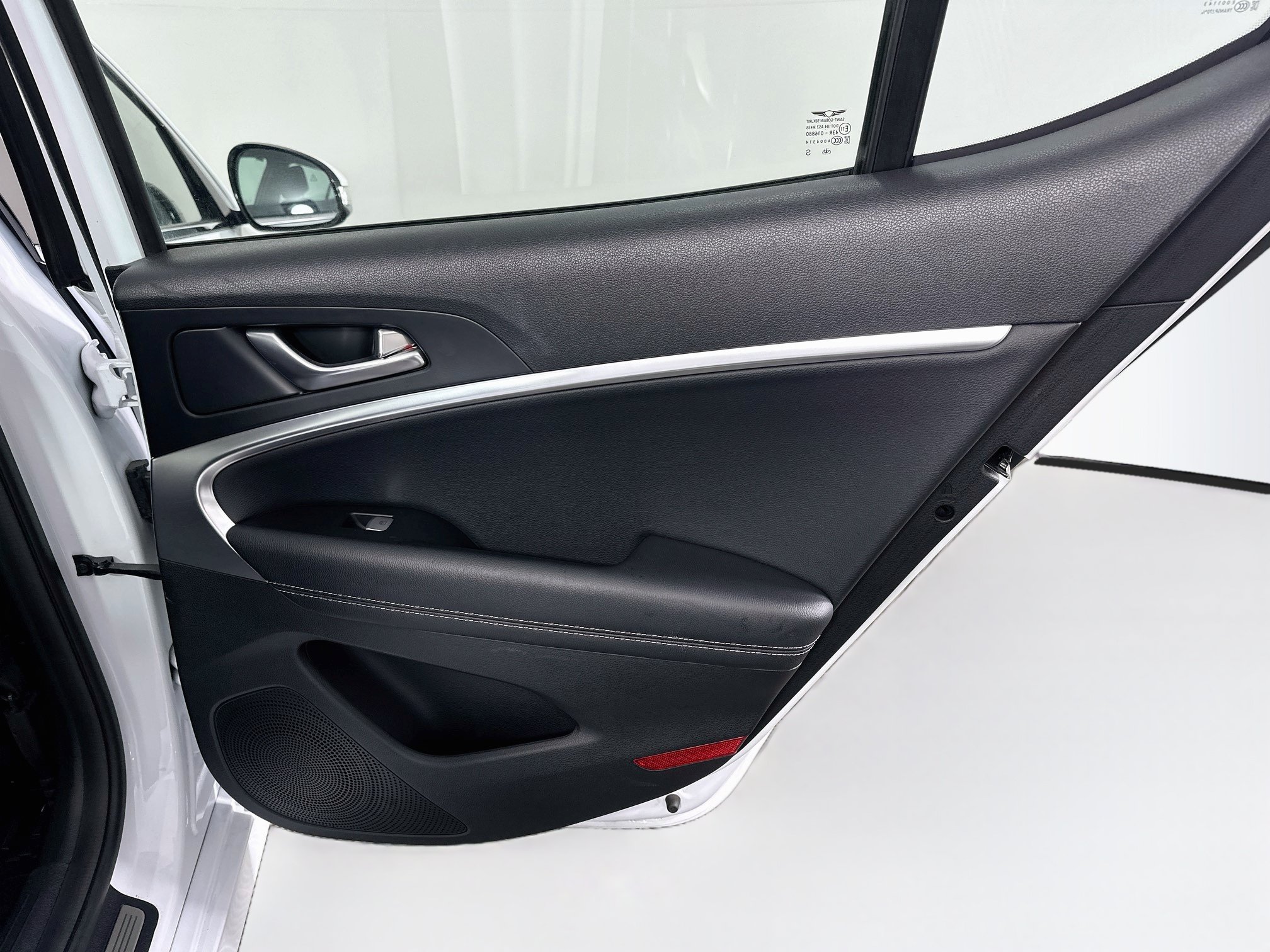 Used 2025 Genesis G70 2.5T RWD image 31