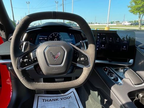 Used 2024 Chevrolet Corvette Stingray Convertible w/ Z51 Performance Package image 19