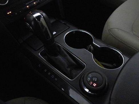 Used 2019 Ford Explorer XLT image 27