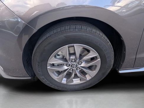 Used 2023 Toyota Sienna XLE image 14