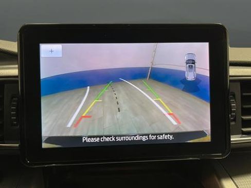 Used 2021 Ford Explorer XLT w/ XLT Sport Appearance Package image 13