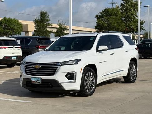 Used 2022 Chevrolet Traverse Premier FWD image 8