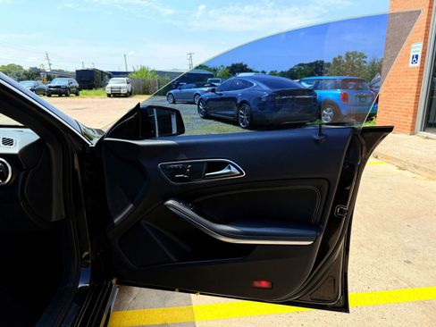 Used 2014 Mercedes-Benz CLA 250 image 32