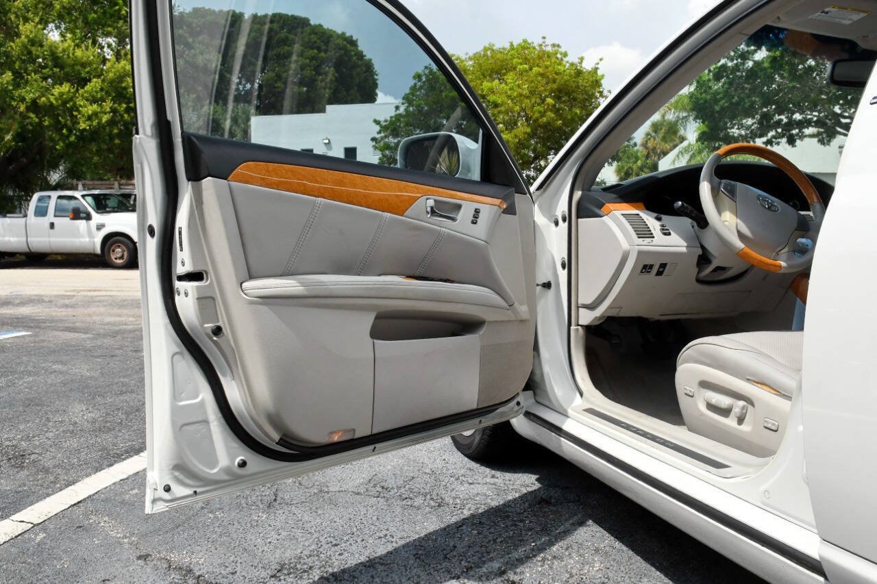 Used 2007 Toyota Avalon Touring FWD image 19