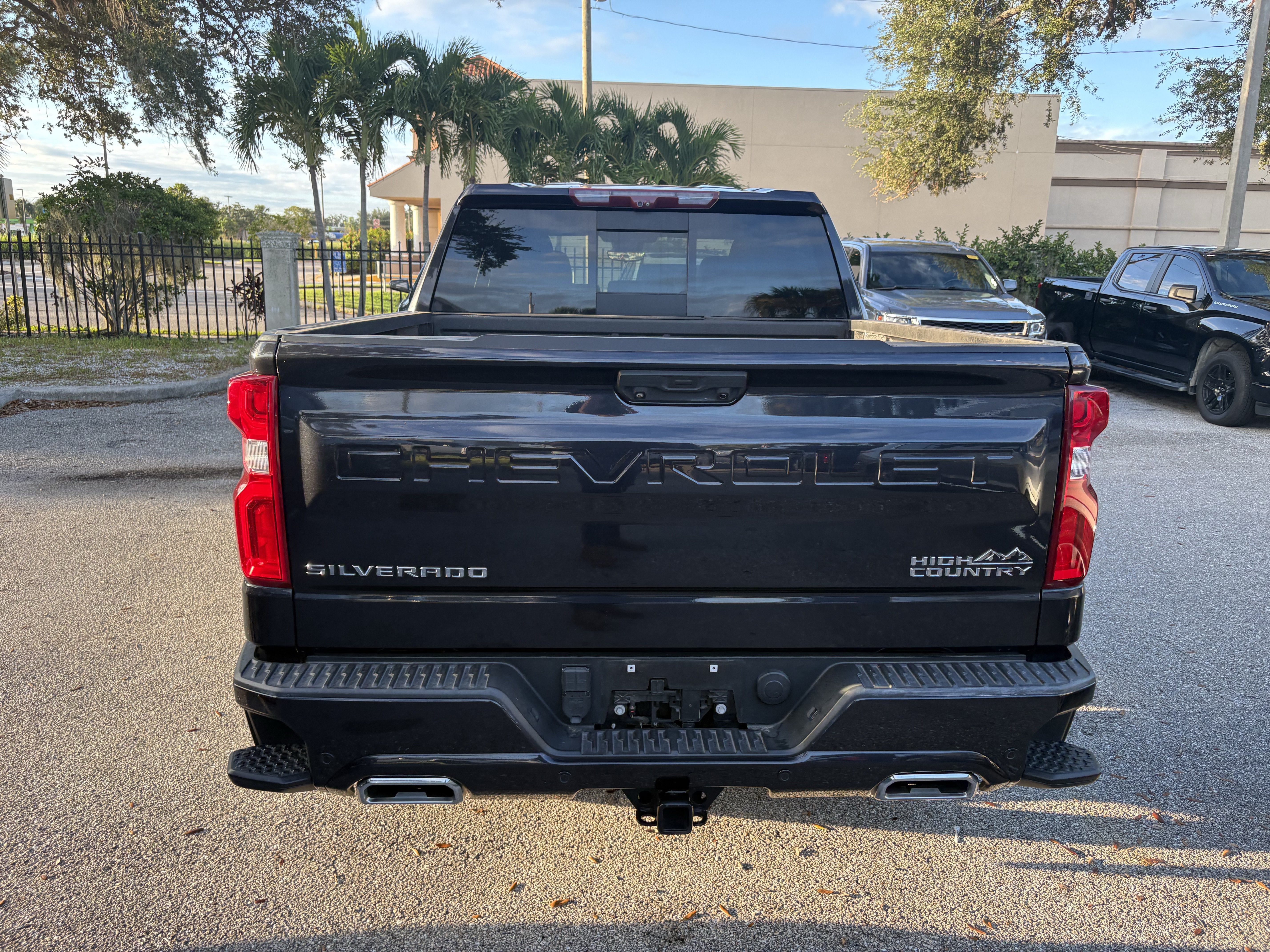 Used 2023 Chevrolet Silverado 1500 High Country w/ Technology Package AWD/4WD image 6